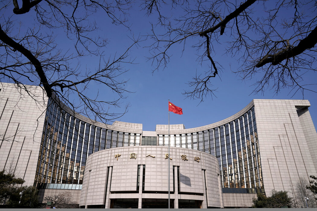 中国的另一个黄金大买家是中国央行。今年3月，中国人民银行连续第17个月增加黄金储备。