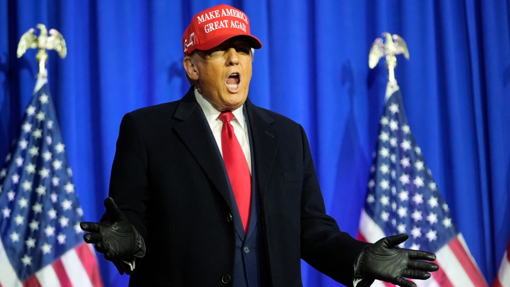 共和党总统候选人唐纳德·特朗普 (Donald Trump) 参加 2024 年 2 月 17 日在密歇根州沃特福德镇举行的竞选集会。（美联社照片/Paul Sancya，档案）