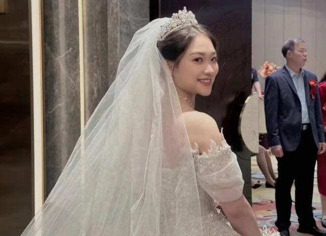 中国体操女神大婚！退役后二次发育变女神