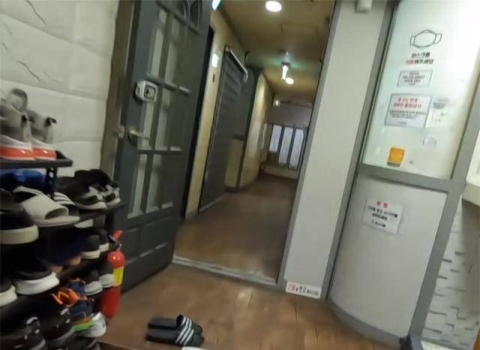 住进韩国“考试院”：4㎡的廉租房，五脏俱