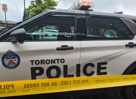 北约克车祸发生枪击，警方开枪击毙一人，独