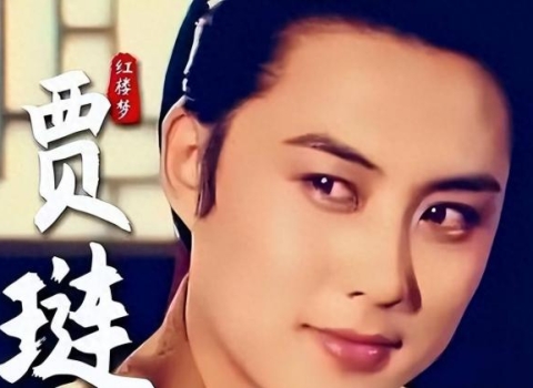 他是红楼第一美男，今62岁享受天伦，住豪宅