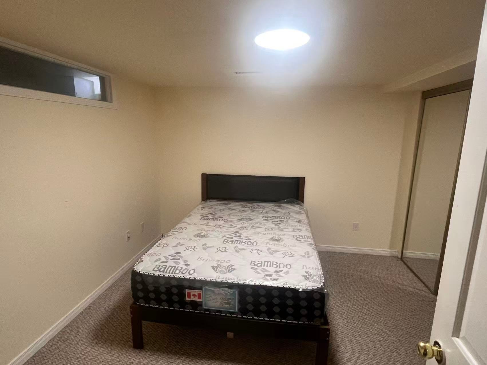 多伦多Richmond Hill 学区地下室出租（步行高中）