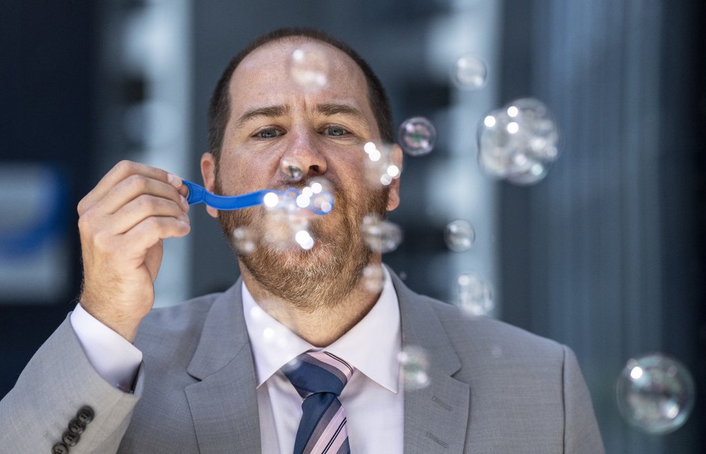 摇滚乐手变科学领袖：Quebec新任首席科学家杜普拉斯的跨界人生