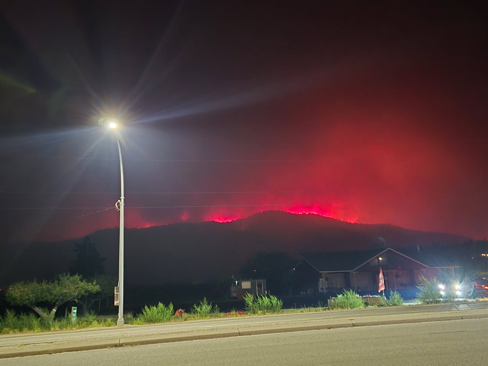 大火过后，夏梅兰约1200户获准返家重建生活（配图2）