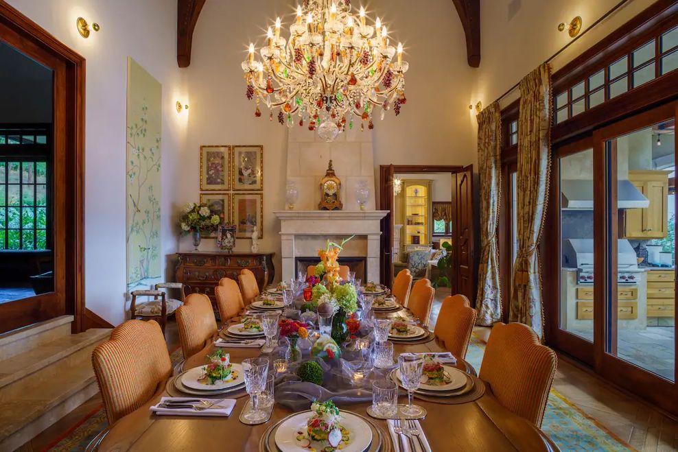 airbnb canada dining room