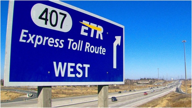 407 号高速公路在高峰时段提供免费通行，但仅限部分客户