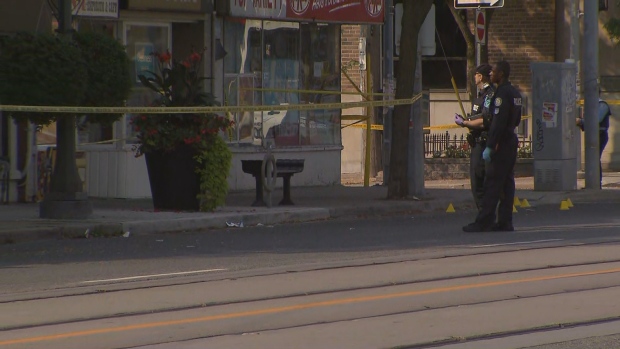 怡陶碧谷发生刺伤事件，造成1人死亡，警方正在寻找第二名受害者 ...