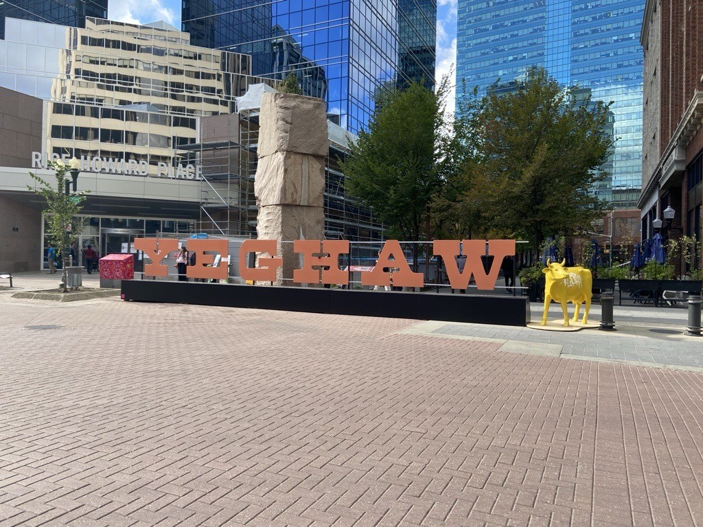 加拿大牛仔竞技决赛在埃德蒙顿的新地点吸引了市中心的游客 ...