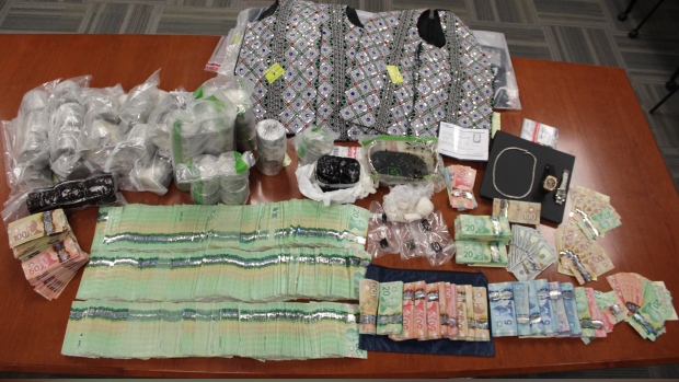 调查向加拿大进口非法麻醉品的犯罪网络，查获价值 200 万加元的毒品 ...