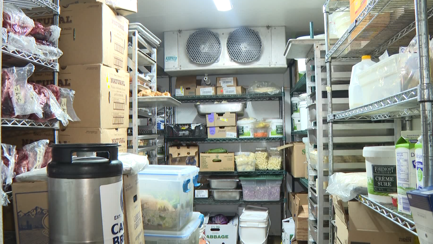 夏默兰火灾未平，当地企业遭遇饮用水警告重创（配图1）