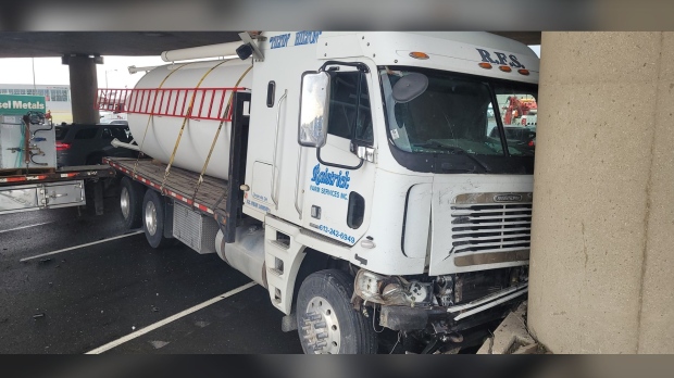迪克西 EB 401 高速公路所有车道在三车相撞后重新开放