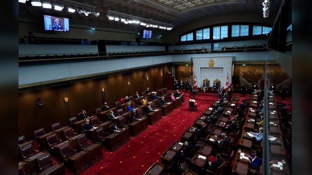 参议员在投票否决修正案后批准打击外国干涉的法案