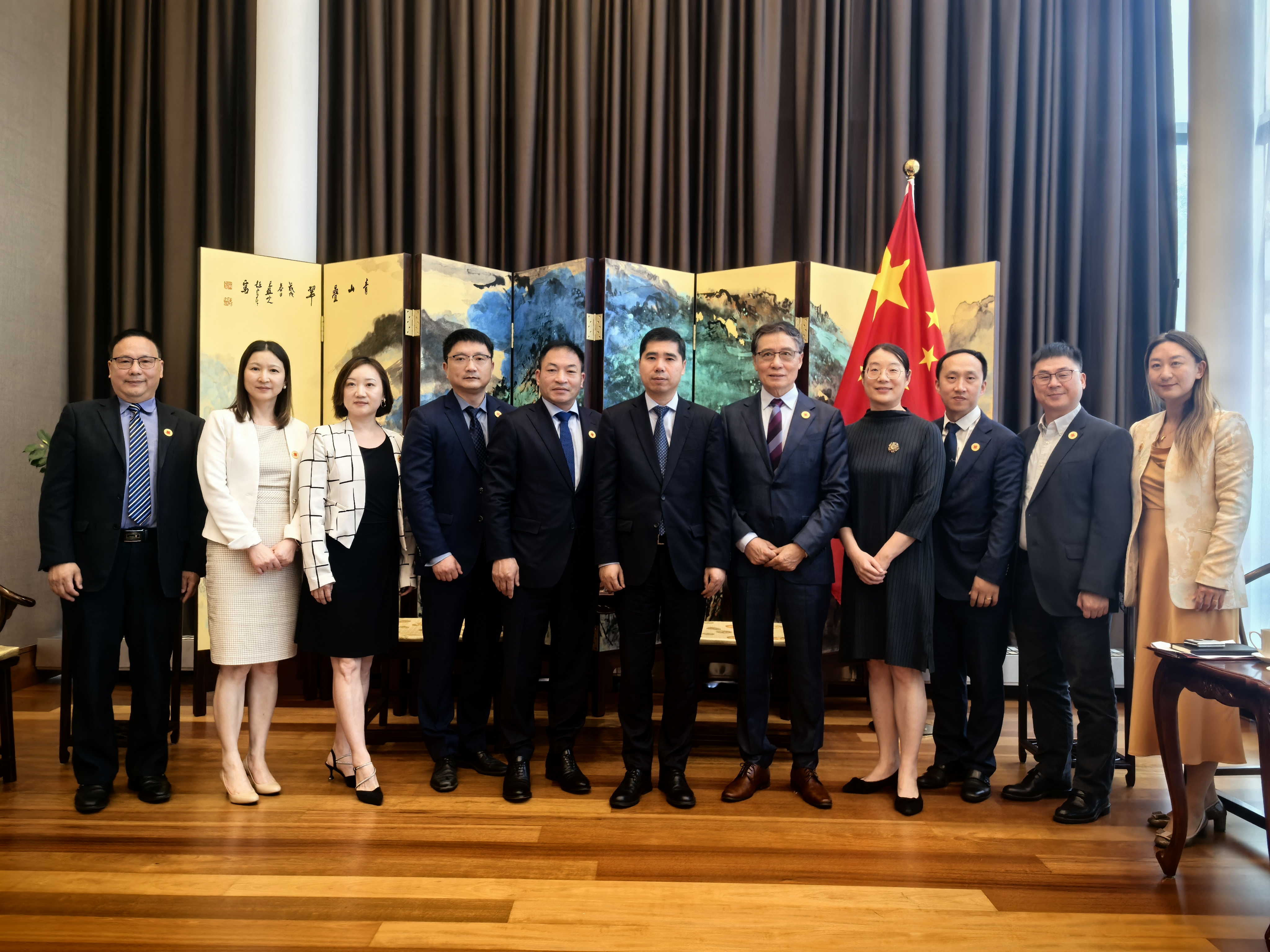 驻加拿大大使王镝会见加拿大华人企业家理事会代表团