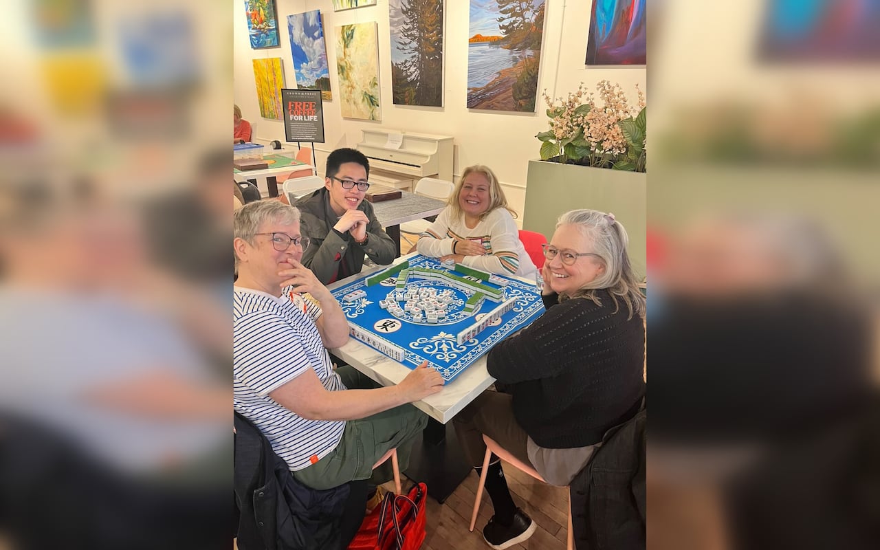 picture of people at a mahjong night