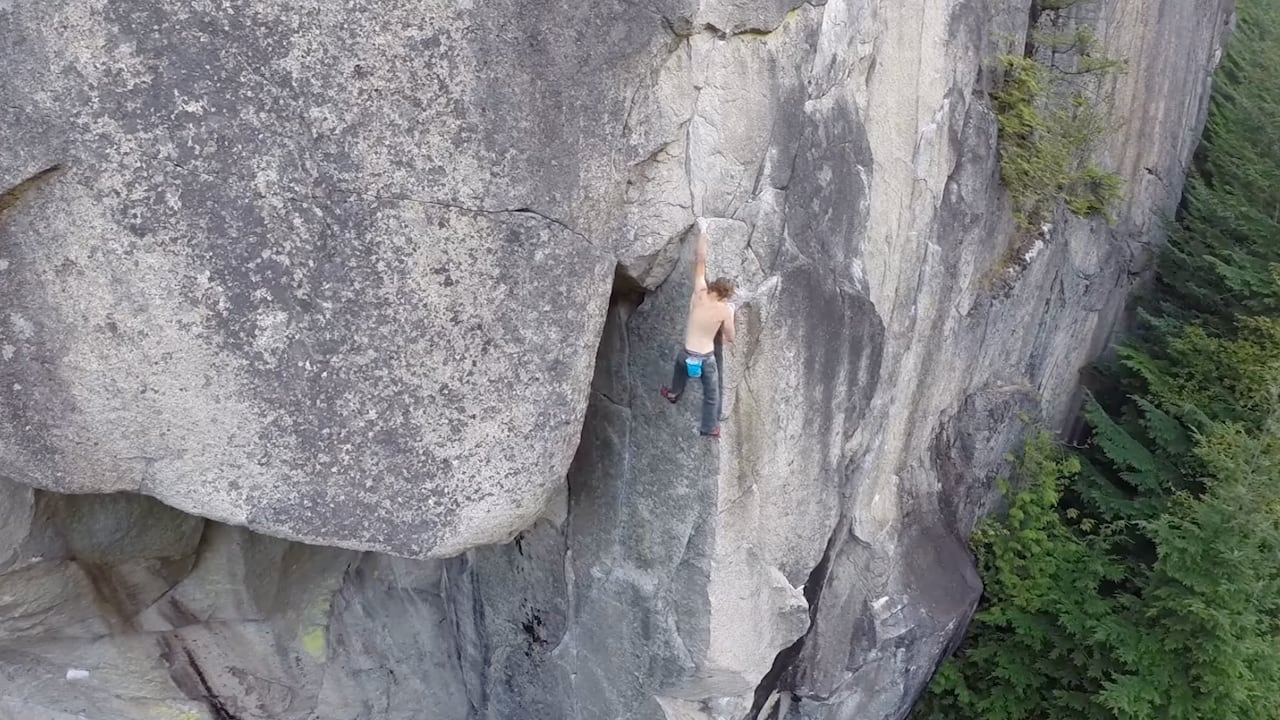 职业登山者从斯阔米什的Stawamus Chief坠落20米后身亡