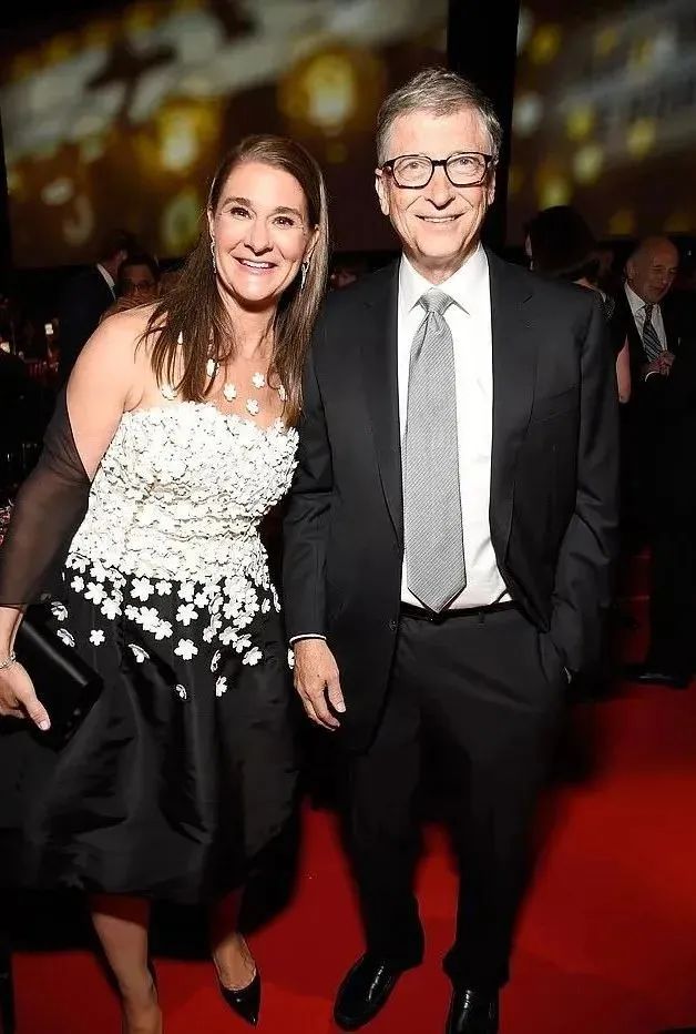 比尔盖茨：跟她离婚是我此生最大错误！转头官宣新女友，和前妻激似... ...