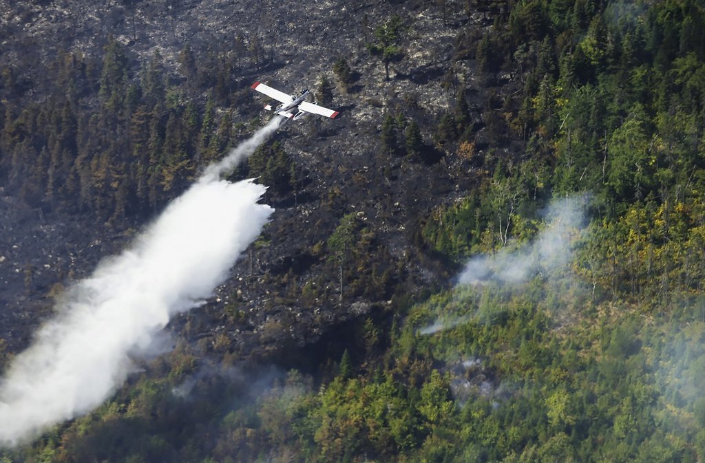 新斯科舍省官员要求人们不要在船员周围使用无人机与野火作斗争 ...