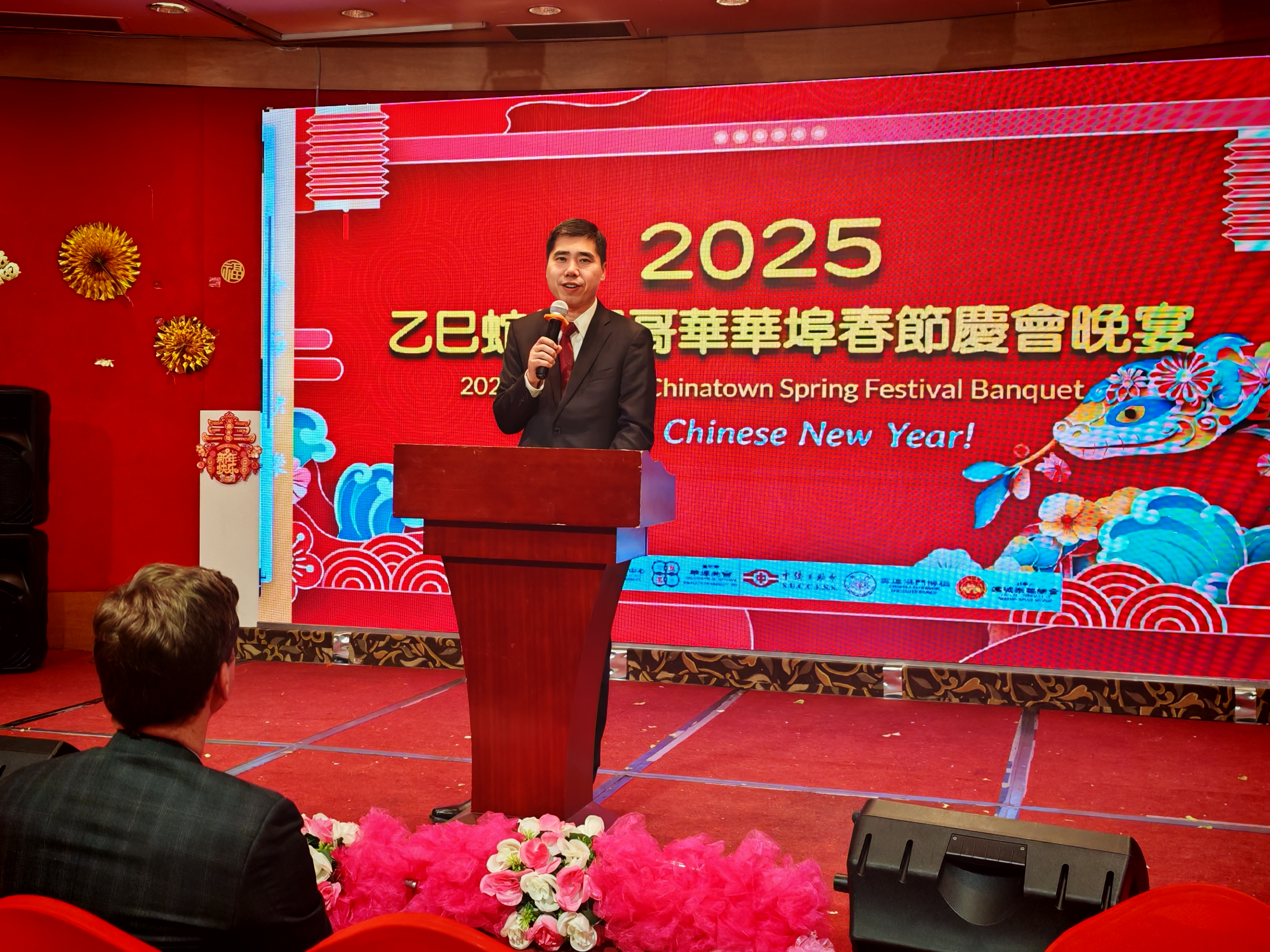 驻加拿大大使王镝出席温哥华华埠春节庆会