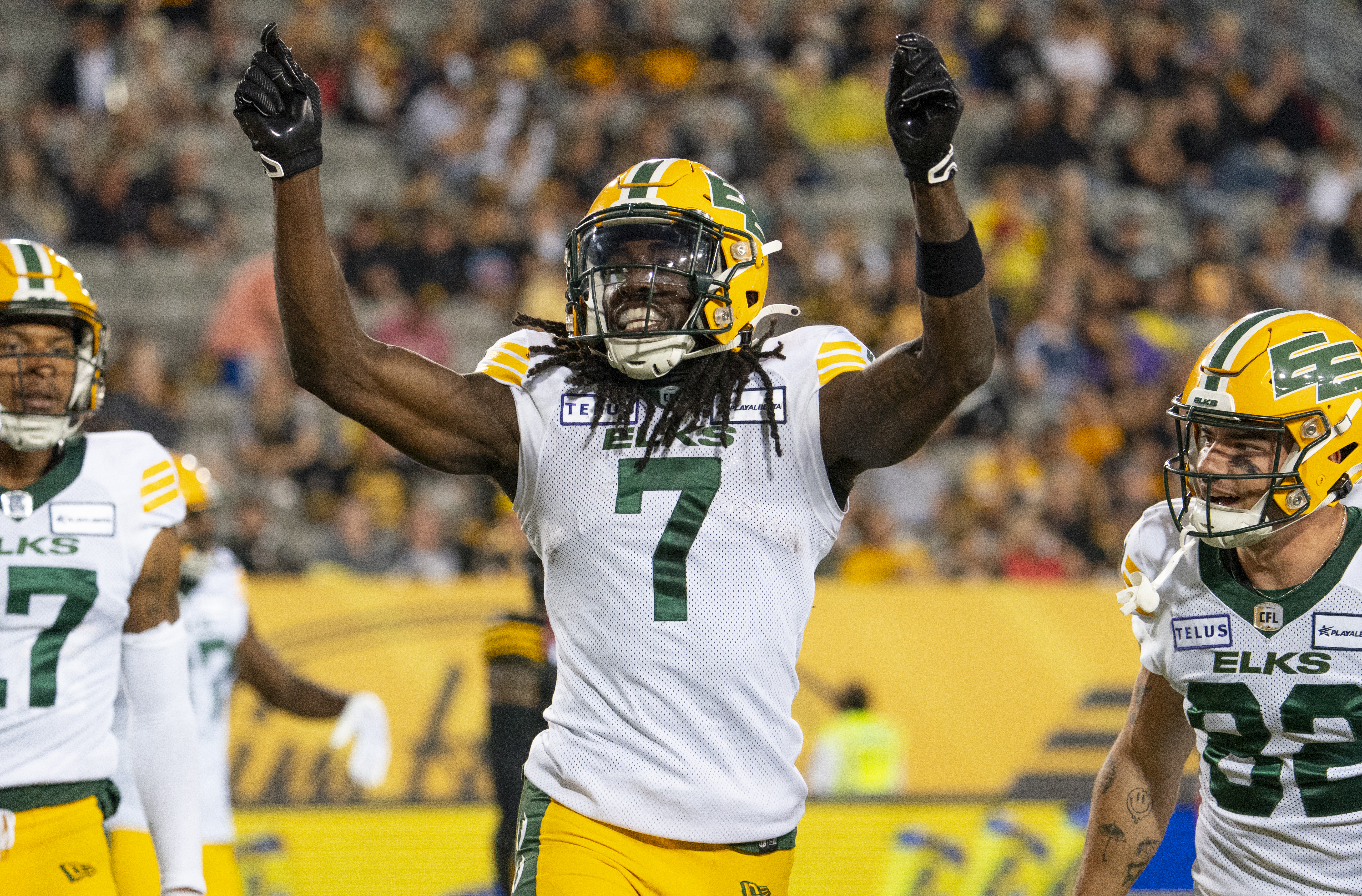 Edmonton Elks带回了全明星接球手Steven Dunbar Jr.