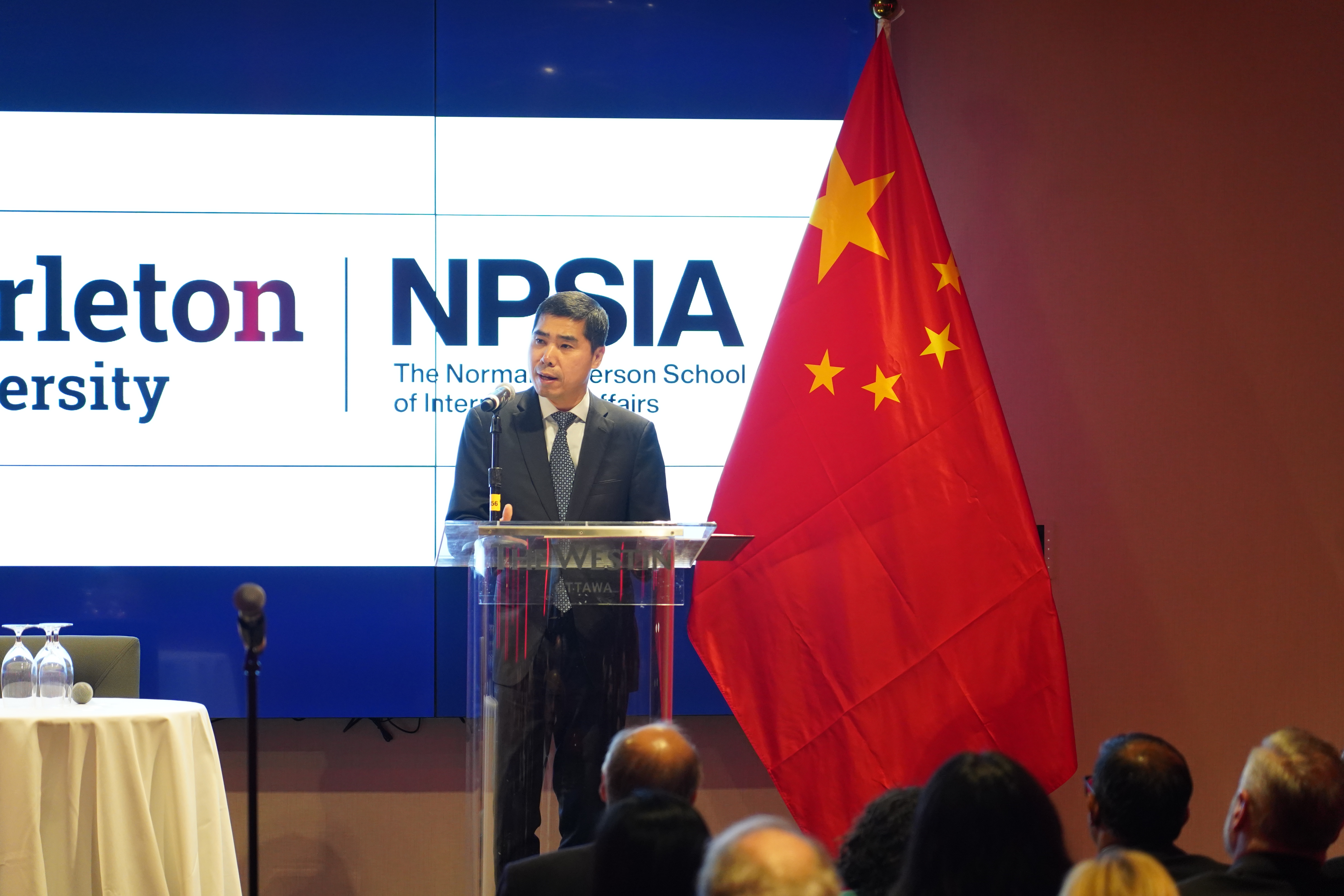 驻加拿大大使王镝在卡尔顿大学“大使论坛” 作主旨演讲