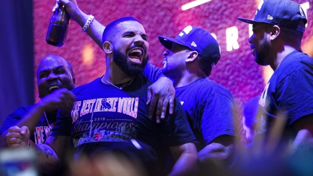 德雷克 (Drake) 在新网站上用未发行的音乐和大量内容带领粉丝进行寻宝之旅 ...