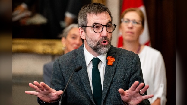 Guilbeault 就 2023 年与石油和天然气高管的筹款活动呼吁 Poilievre ...