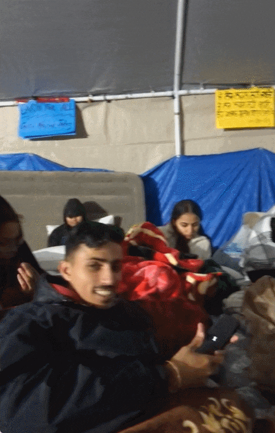 多伦多「印度大通铺」曝光：十几个男女睡一起！留学生没钱租房，到处蹭公厕！ ...