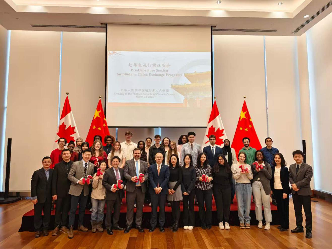 驻加拿大使馆举办渥太华大学赴华交流学生团行前说明会