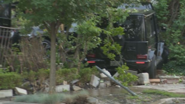 Rosedale草坪发生车祸后，一名男子被拘留