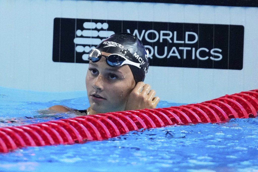 Summer McIntosh wins first gold medal at worlds in her quest for five