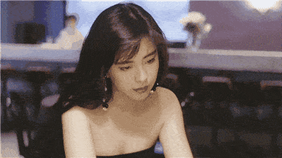 王祖贤35年前视频曝光,深情演唱齐秦名曲!一开口网友惊呆…