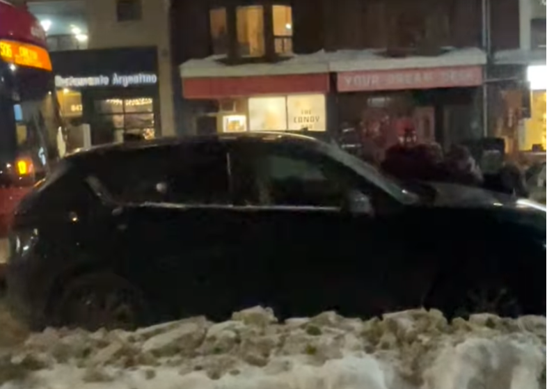 “延误达数百起“! 多伦多TTC街车被挡道: 大批市民齐上阵+联手挪车！ ...