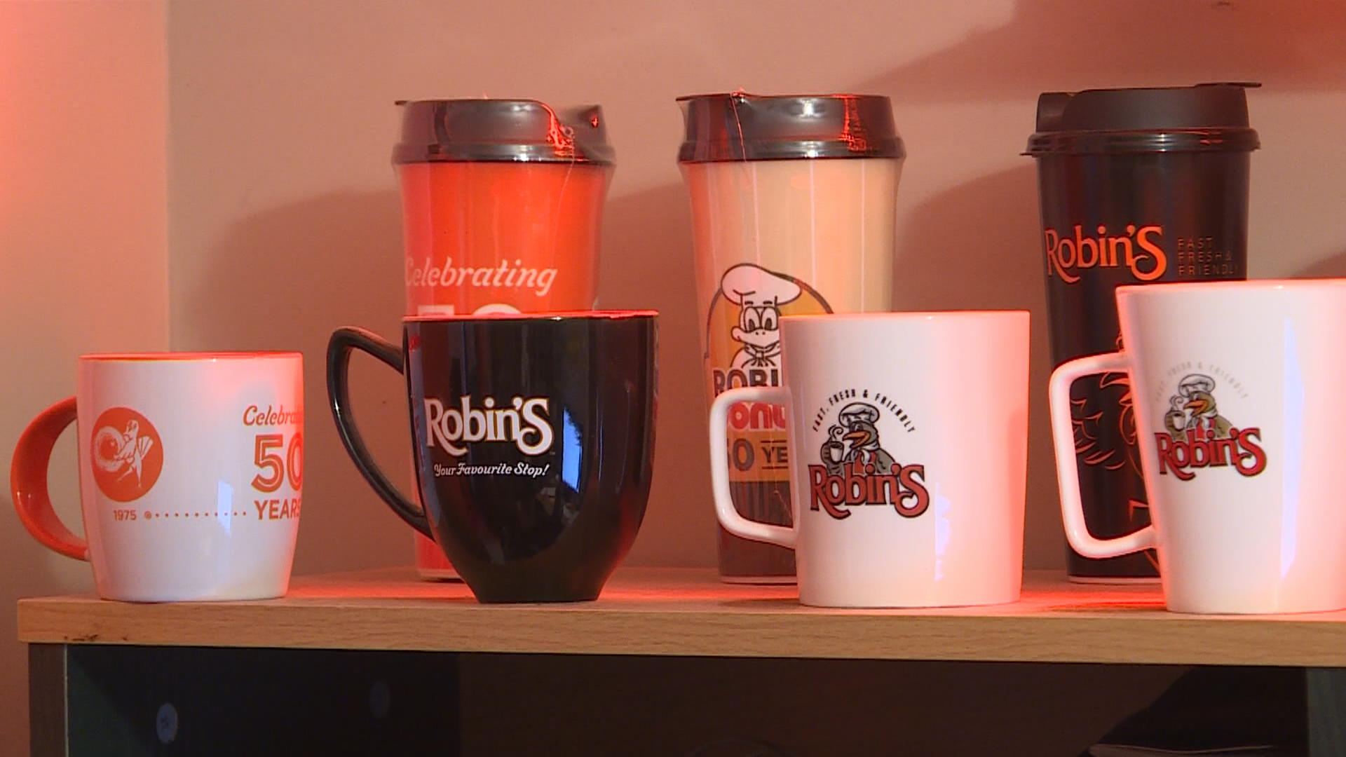 罗宾的甜甜圈Superfan庆祝品牌成立50周年