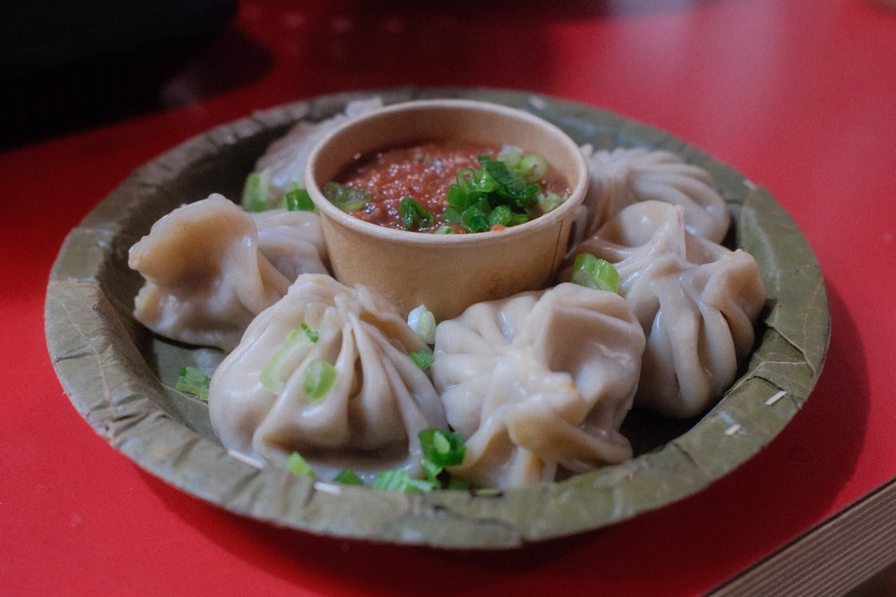 这位阿卡迪亚学生不喜欢做饭。现在他的尼泊尔饺子很受欢迎 ...