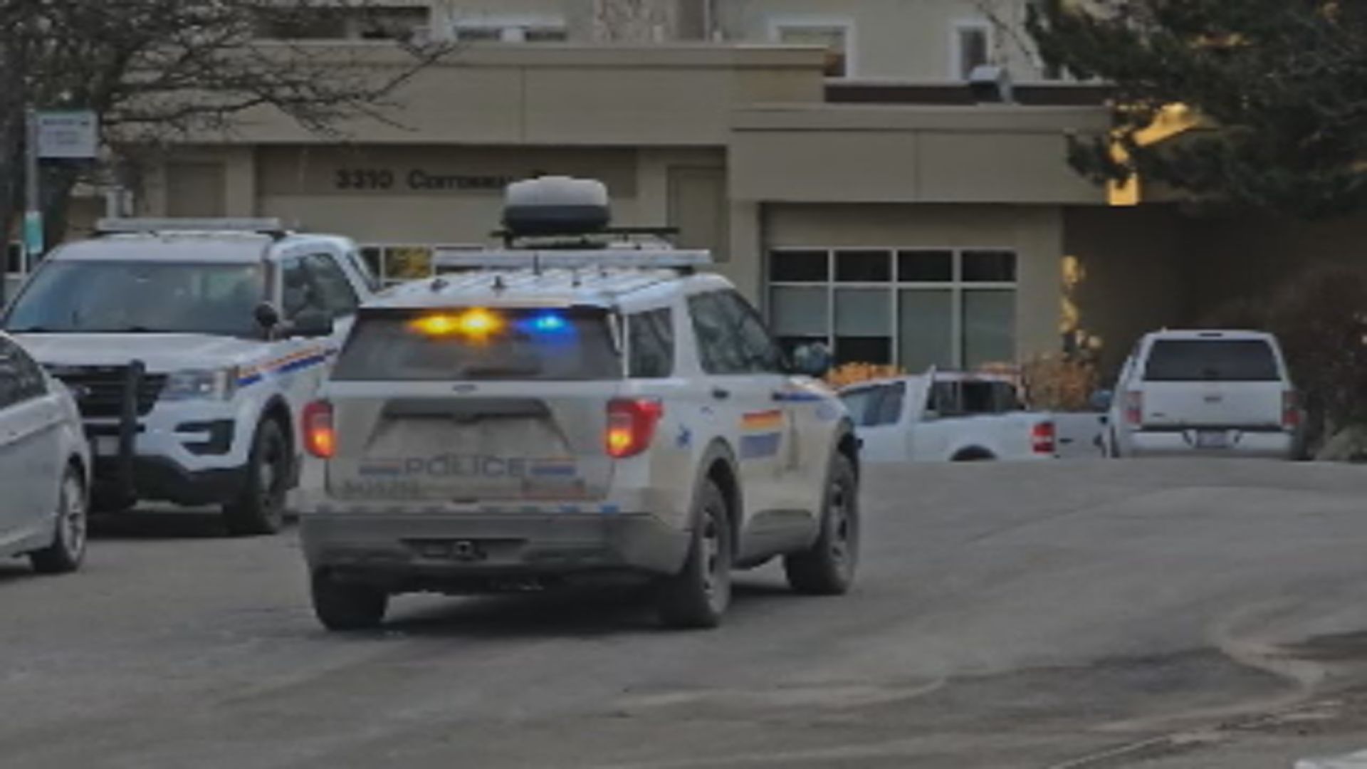 据称在卑诗省弗农刺伤后，有2人被捕。