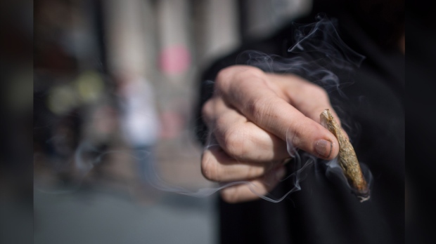 大麻取代酒精成为最常见的有害物质：驾驶员研究