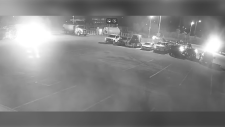旺市六辆自卸卡车起火后警方公布嫌疑人视频