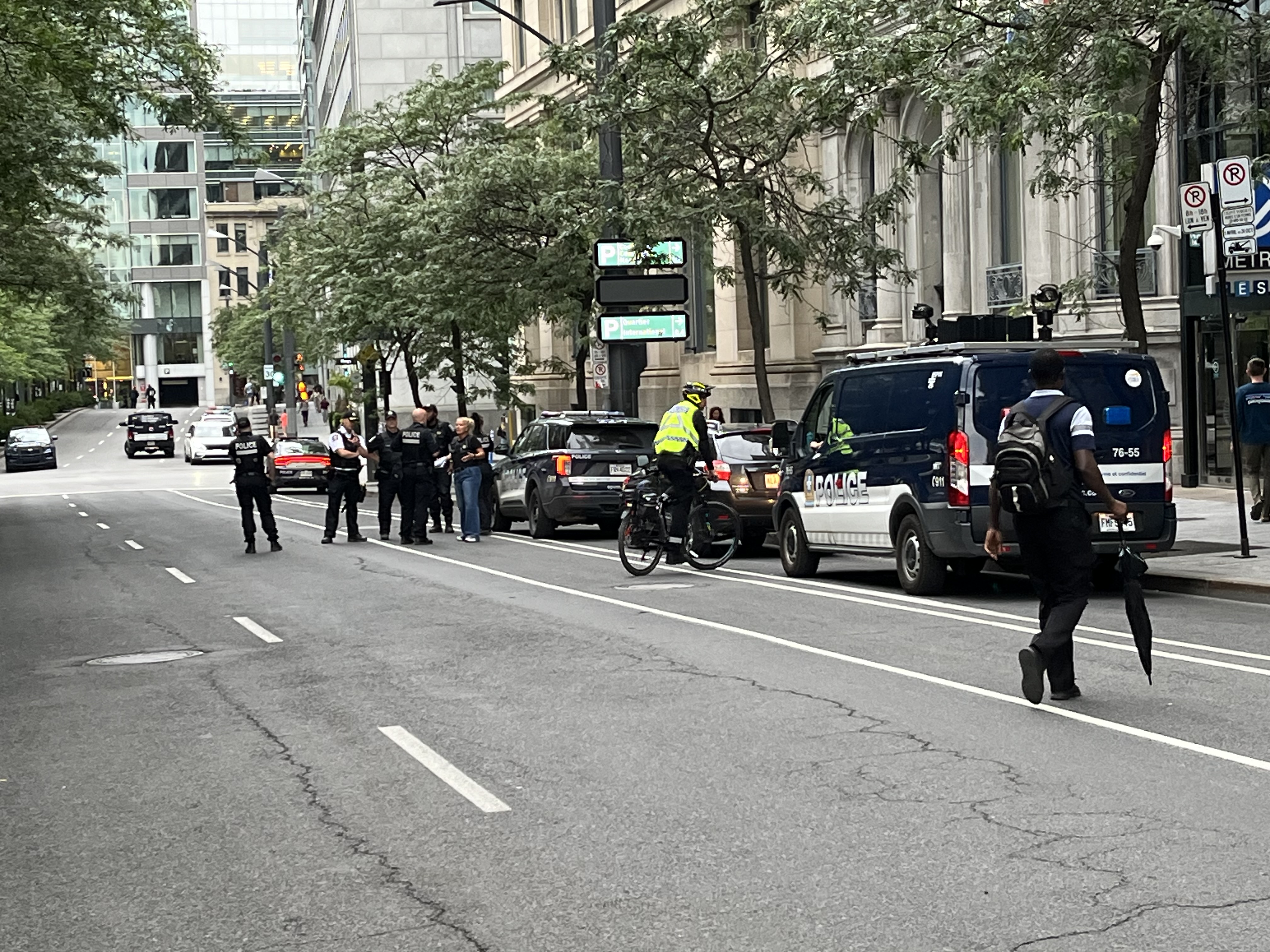 蒙特利尔警方拆除市中心的亲巴勒斯坦营地