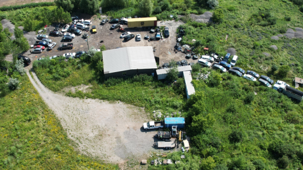 警方捣毁米尔顿涉嫌“砍伐店”，追回12辆被盗车辆
