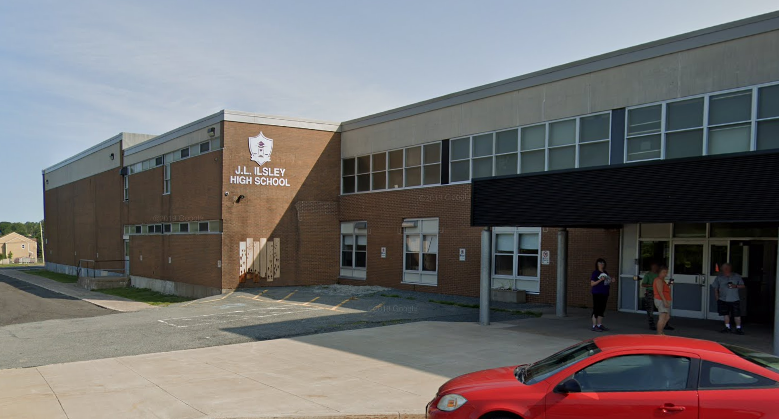 哈利法克斯警方称，两名青少年因学校威胁案被指控