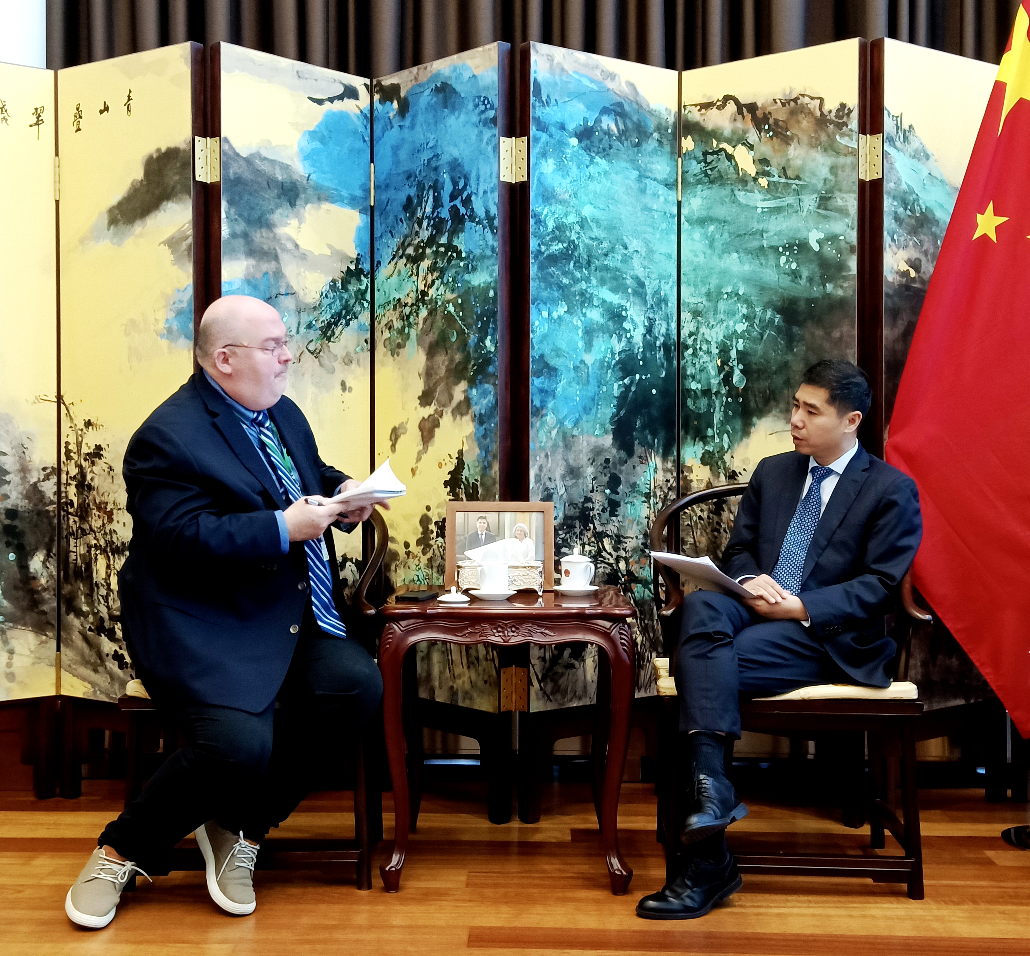 驻加拿大大使王镝应约接受加《环球邮报》专访