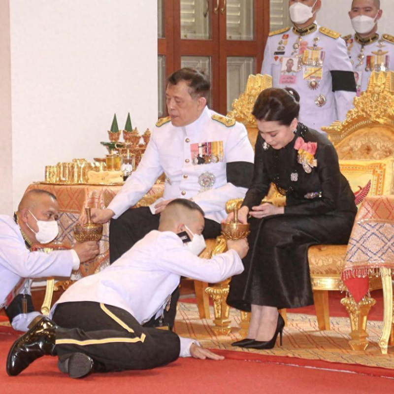 泰王再封新贵人 美貌胜过侍女欧拉弄 王后处变不惊