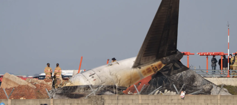 韩失事飞机48小时飞了13次 遇难家属质疑是人祸(图)