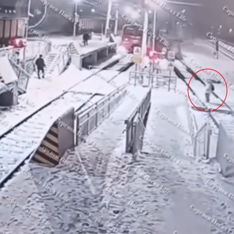 俄女戴耳机太入神 遭列车辗过最后竟然奇迹存活(图)