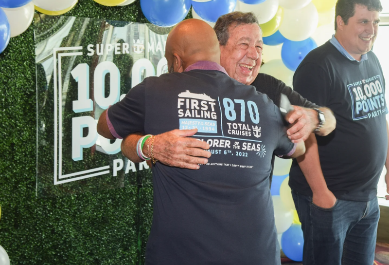 一年十万美元 男子住游轮25年 双腿已无法适应陆地