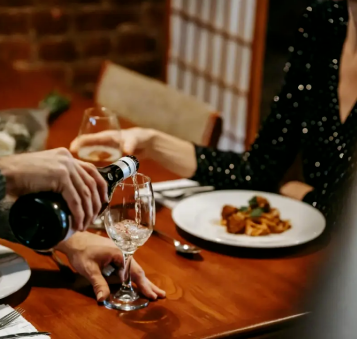 华人留学生在美庆生偶遇”天使情侣” 惊喜感动(图)