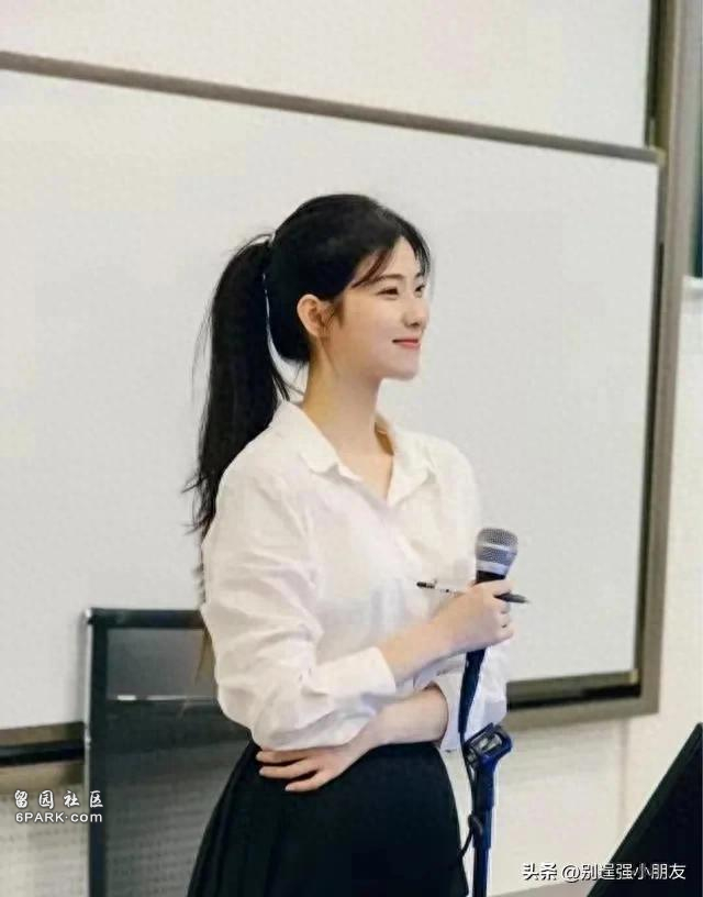 深圳大学最美老师亮相 网友:校园第一女神!(组图)