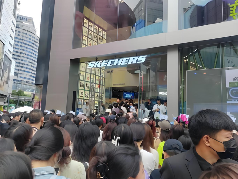 吸金600亿的丑鞋 威胁到了耐克的江湖地位(组图)