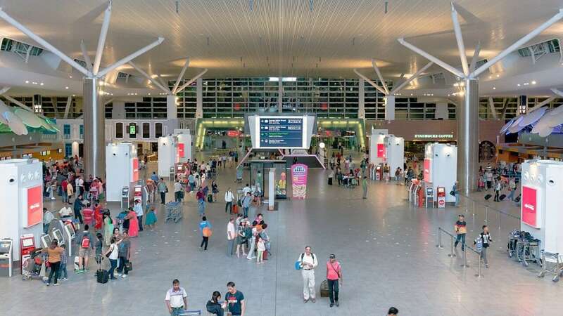 中国夫妻玩催眠致情绪失控 吉隆坡机场露内衣挨告(图)